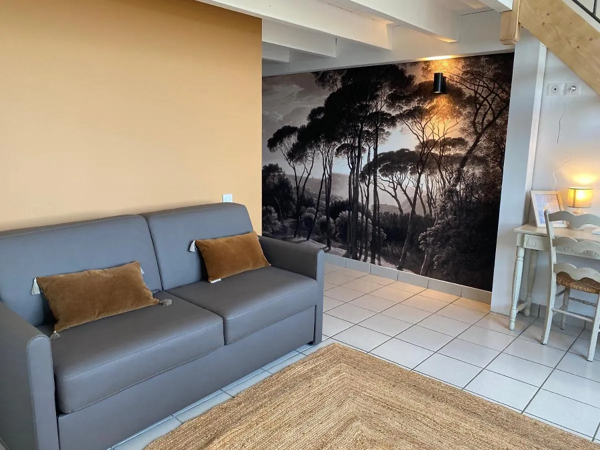 Auberge De La Tour De Brison Sanilhac  Otel