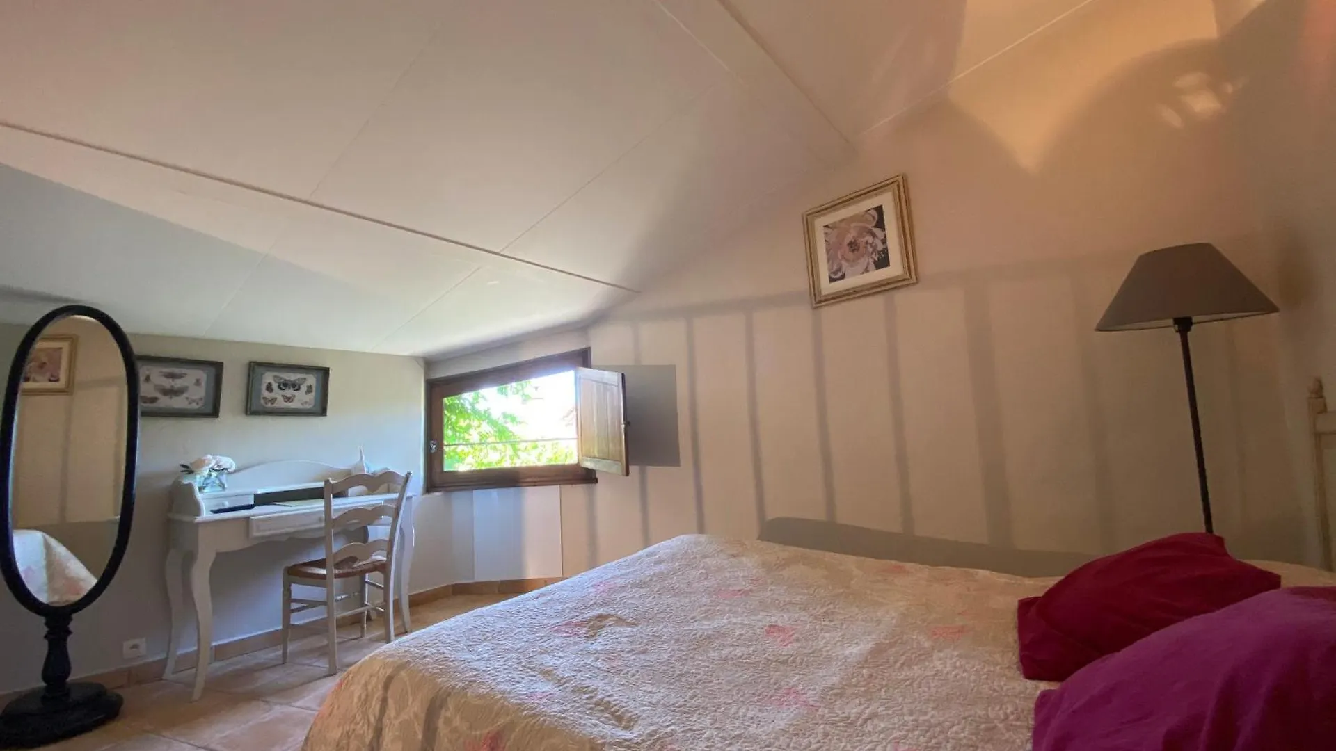 Auberge De La Tour De Brison Sanilhac  Otel Sanilhac (Ardeche)